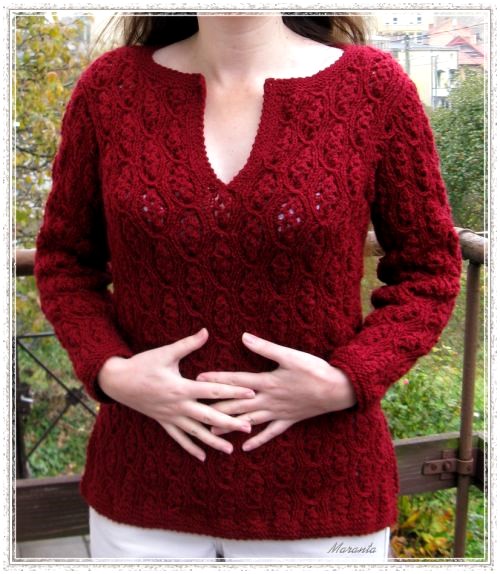 sweter medaliony