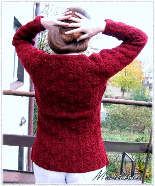 sweter medaliony